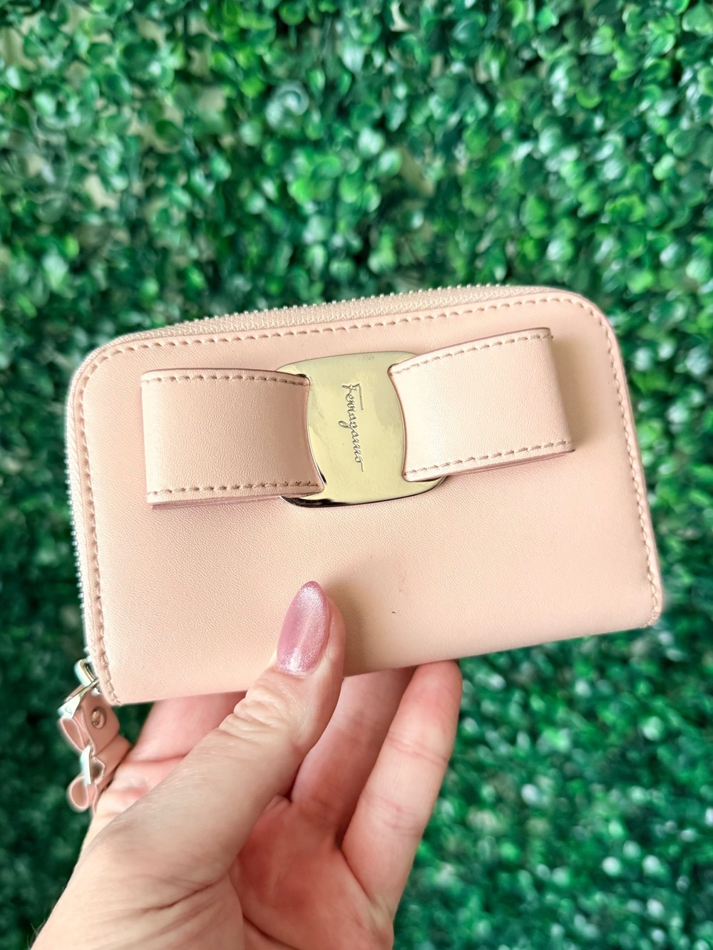 Salvatore Ferragamo Blush Pink Vara Bow Zip Card Case